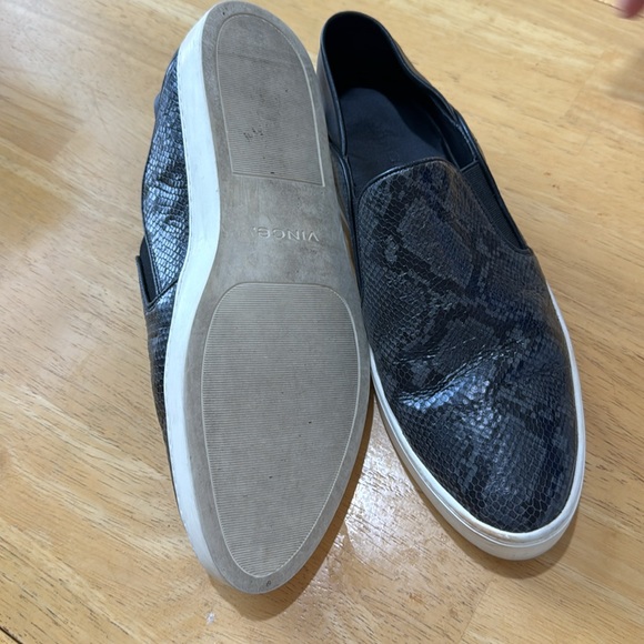 Vince 8.5 snake skin pattern slip on leather sneakers - Picture 2 of 5